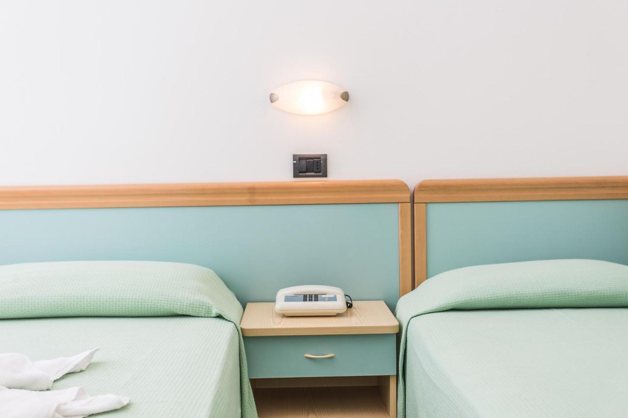 Hotel Costaverde Чезенатико Екстериор снимка