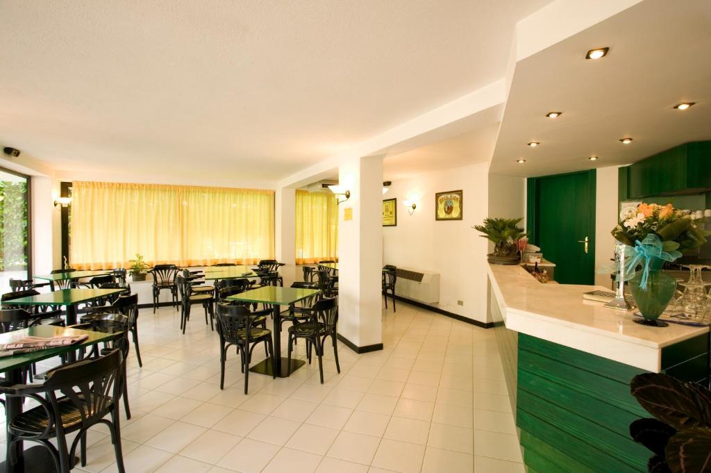 Hotel Costaverde Чезенатико Екстериор снимка