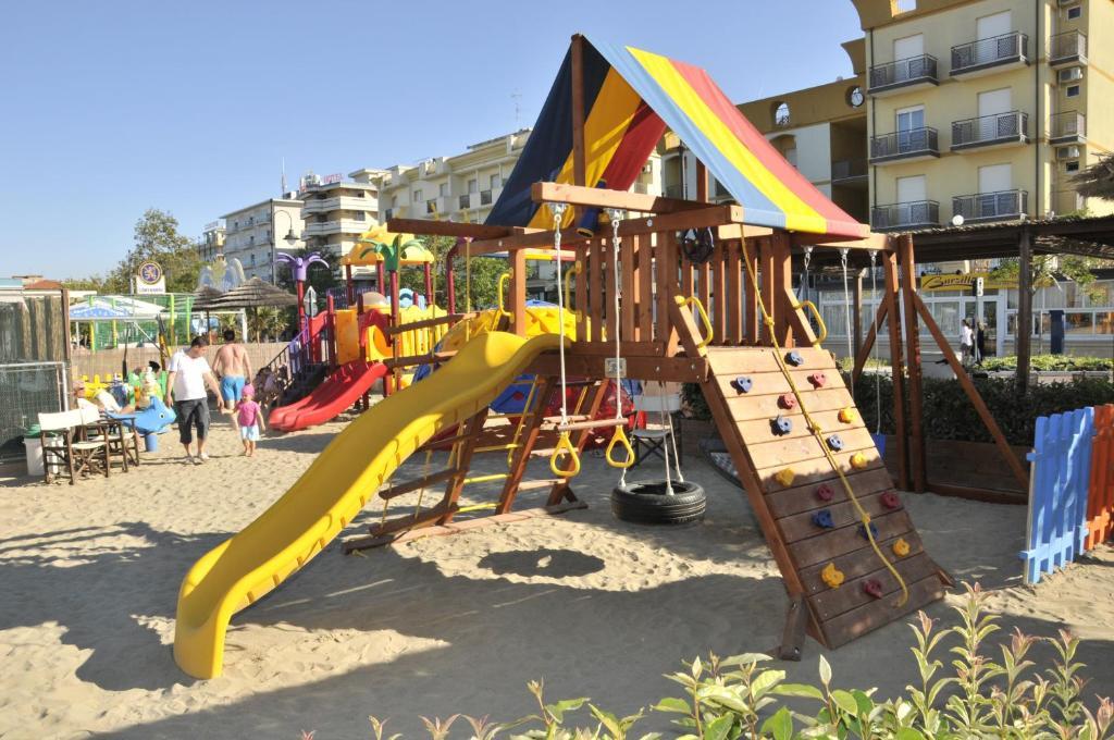 Hotel Costaverde Чезенатико Екстериор снимка