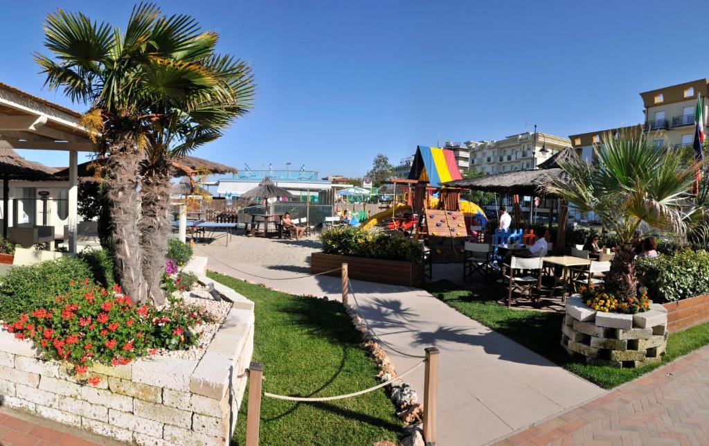 Hotel Costaverde Чезенатико Екстериор снимка
