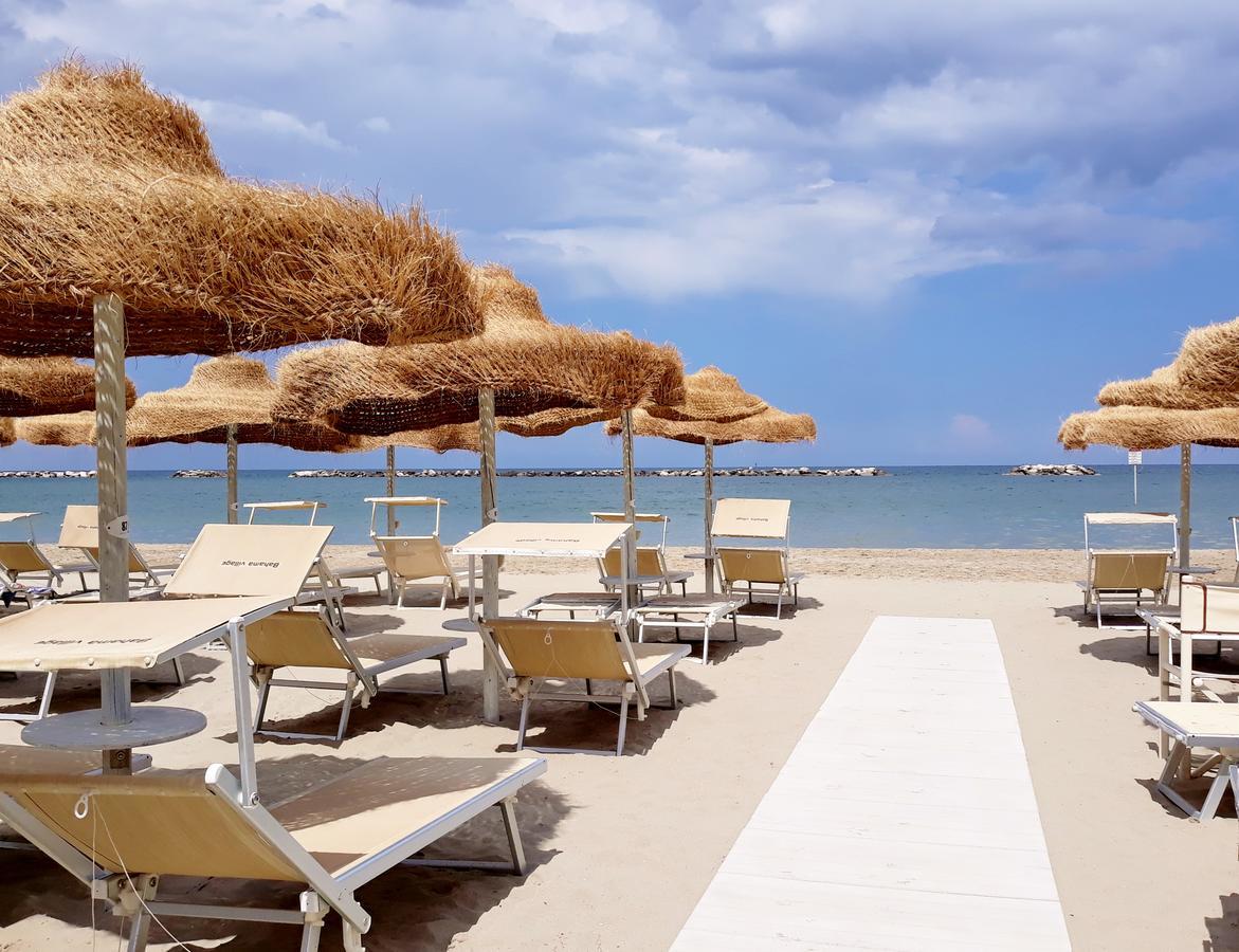Hotel Costaverde Чезенатико Екстериор снимка