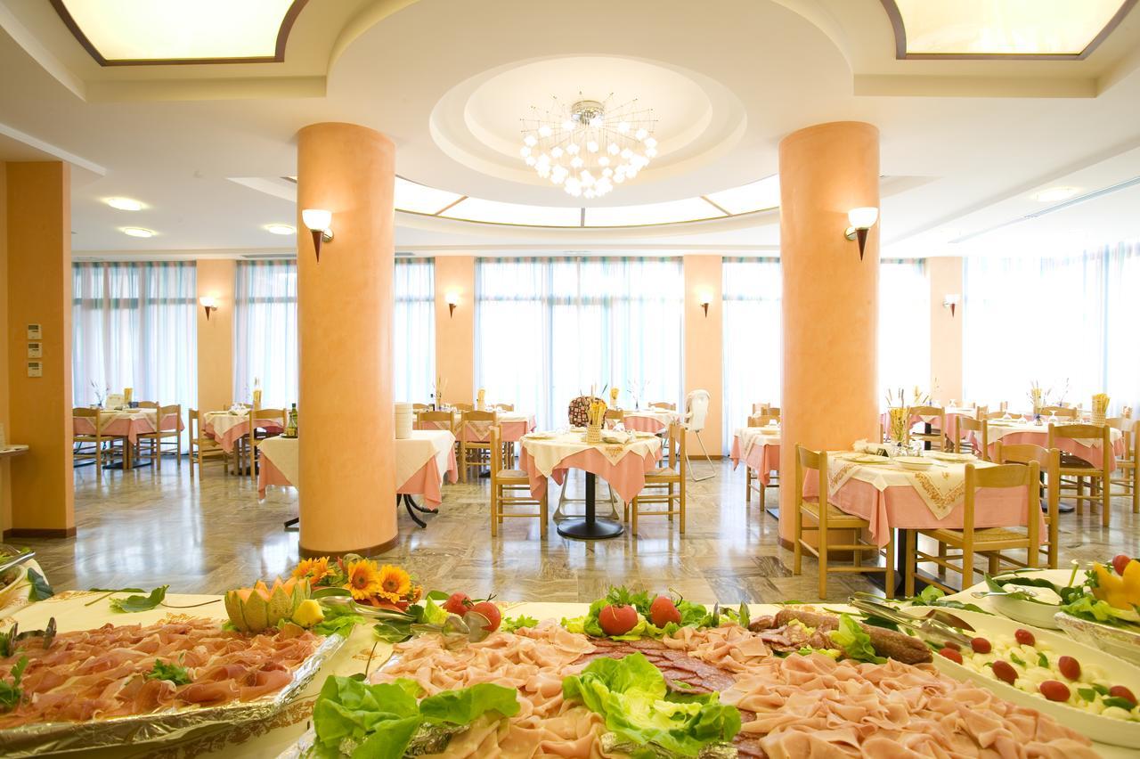 Hotel Costaverde Чезенатико Екстериор снимка