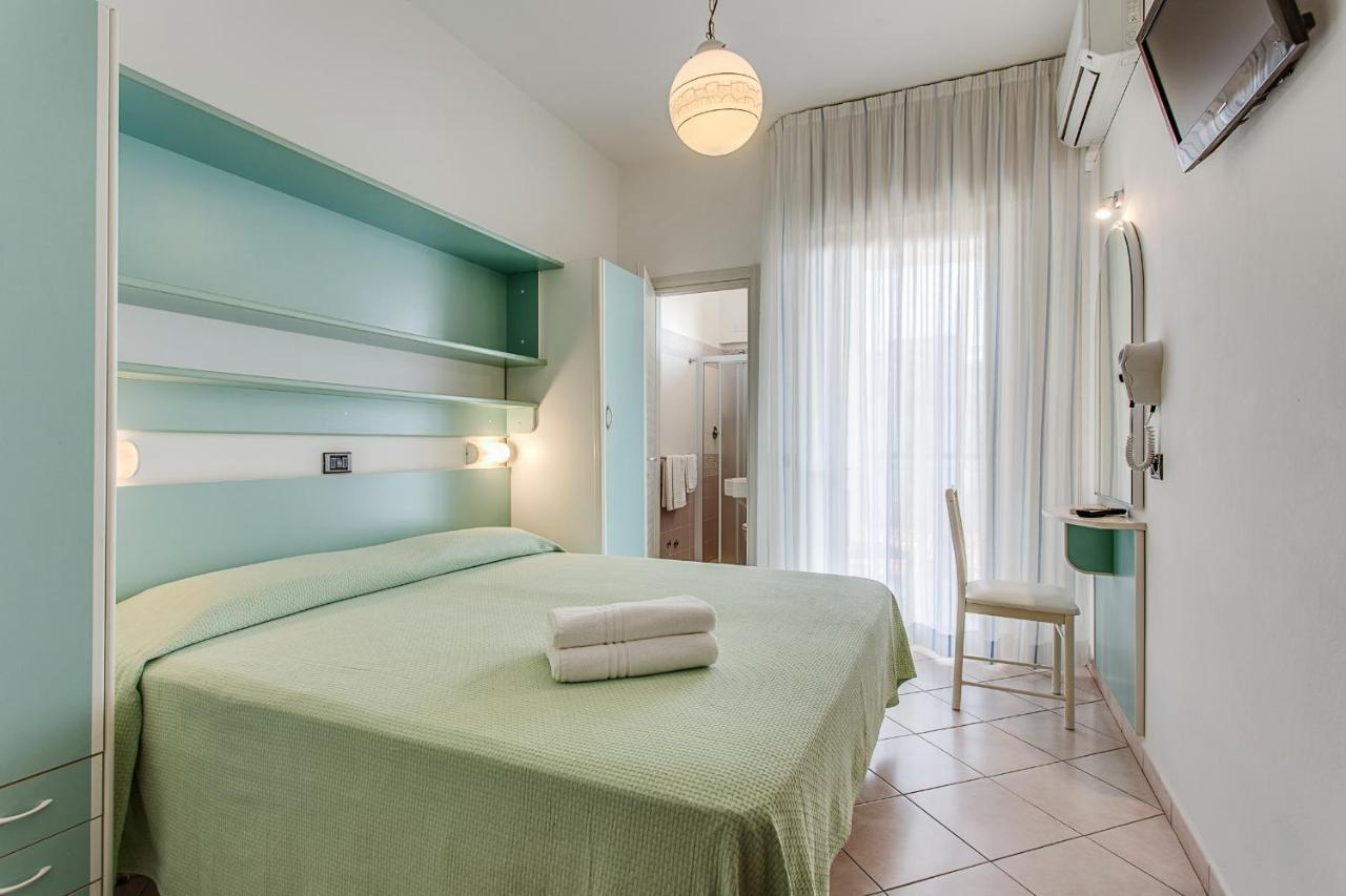 Hotel Costaverde Чезенатико Екстериор снимка