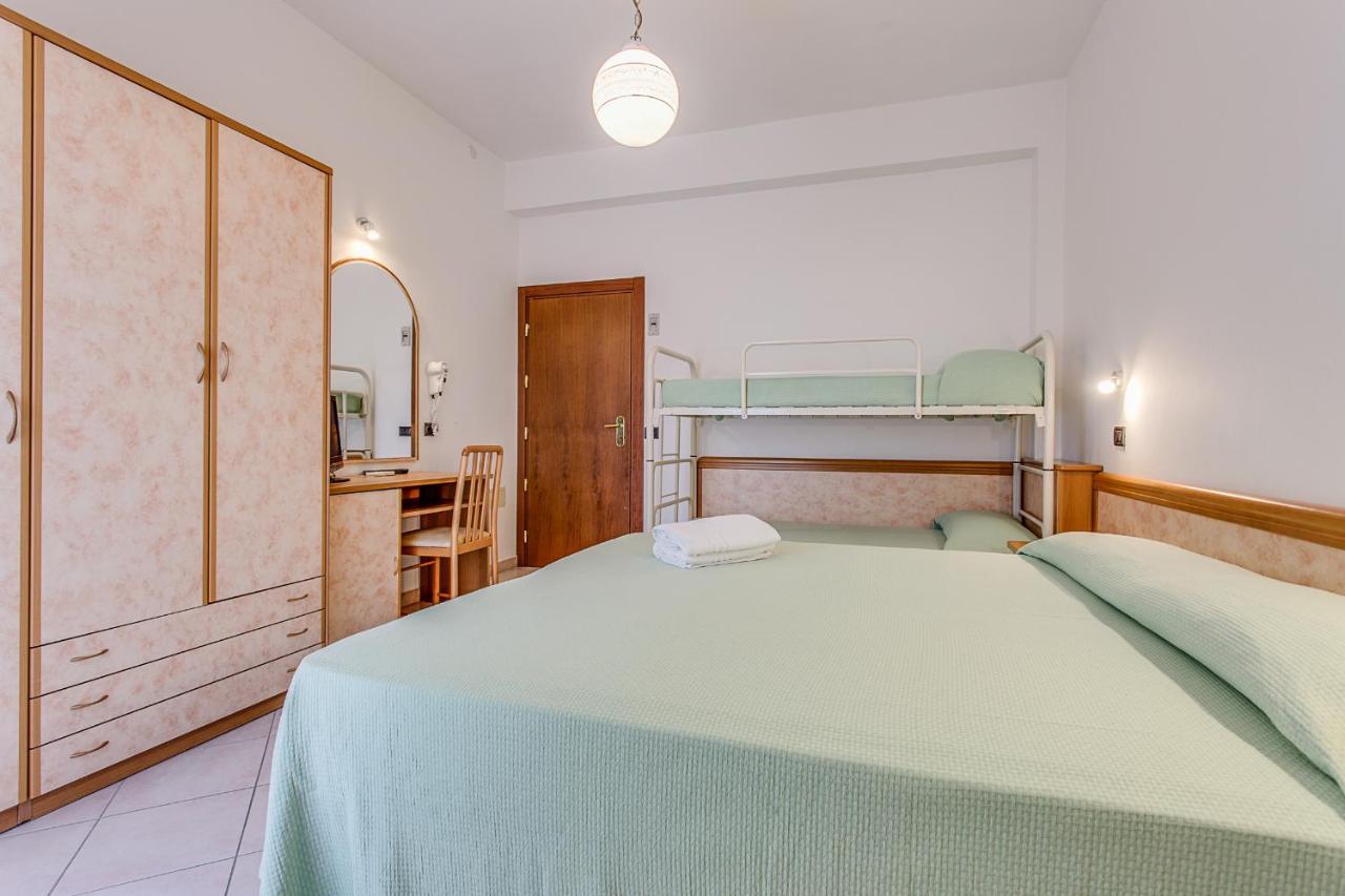Hotel Costaverde Чезенатико Екстериор снимка